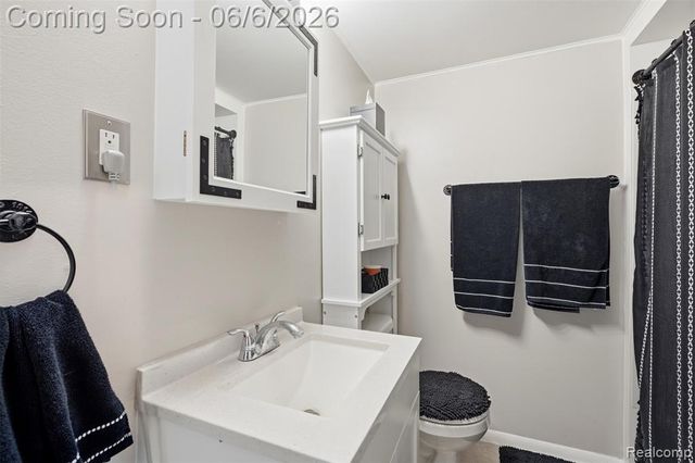 3773 Navarra Avenue, White Lake, MI 48383