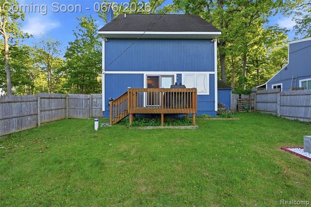 3773 Navarra Avenue, White Lake, MI 48383