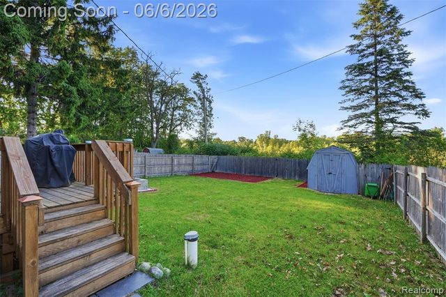 3773 Navarra Avenue, White Lake, MI 48383