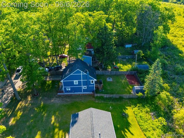 3773 Navarra Avenue, White Lake, MI 48383