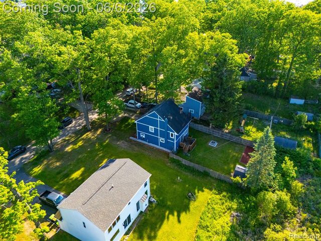 3773 Navarra Avenue, White Lake, MI 48383