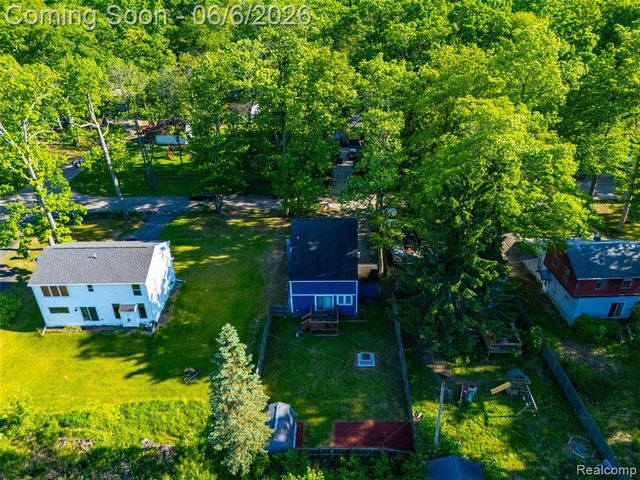 3773 Navarra Avenue, White Lake, MI 48383