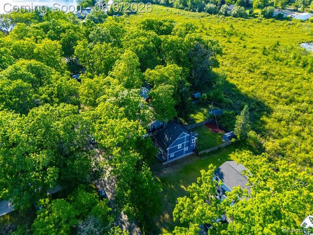 3773 Navarra Avenue, White Lake, MI 48383