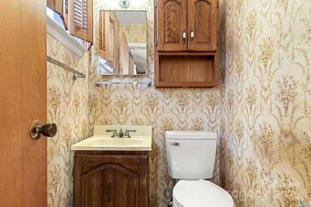 1801 Gemway Drive, Charlotte, NC 28216