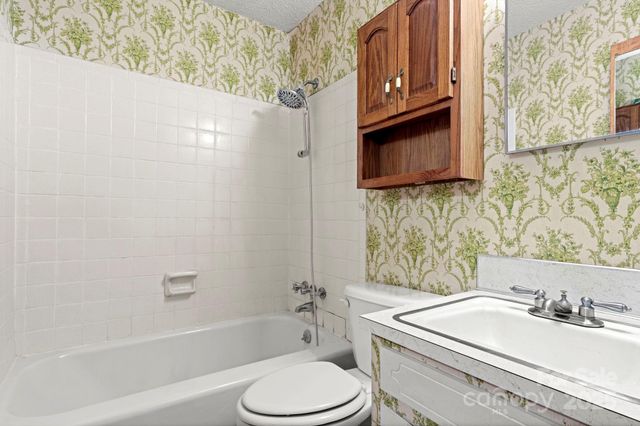 1801 Gemway Drive, Charlotte, NC 28216