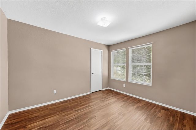 504 Leaf Cluster Court E, Conroe, TX 77301