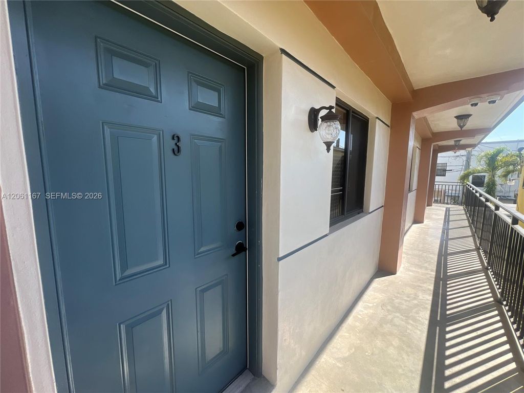 2268 SW 8th St 3, Miami, FL 33135