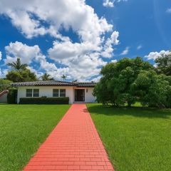 201 Calle Grande Dr, Hollywood, FL 33021