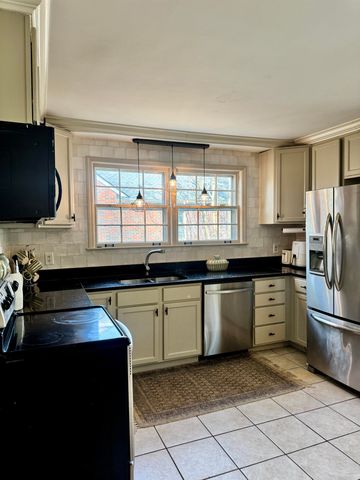 240 AVON RD, Memphis, TN 38117