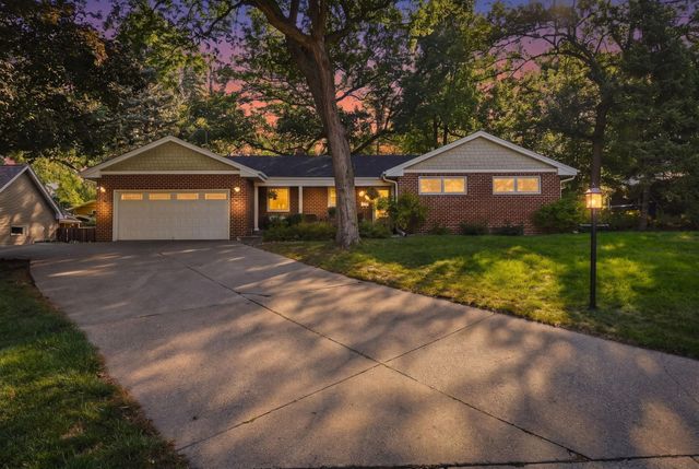 1620 Sumter Avenue N, Golden Valley, MN 55427
