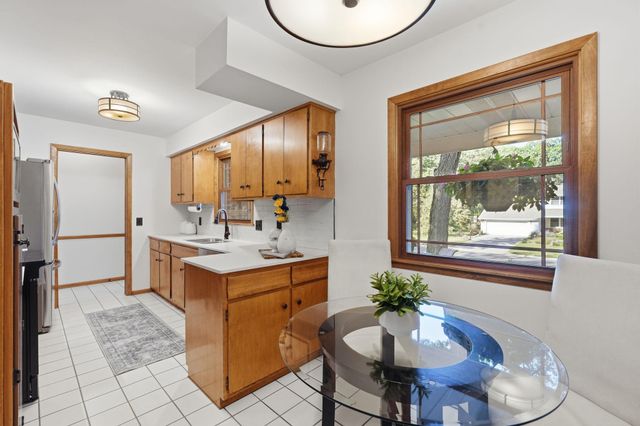 1620 Sumter Avenue N, Golden Valley, MN 55427