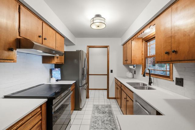 1620 Sumter Avenue N, Golden Valley, MN 55427