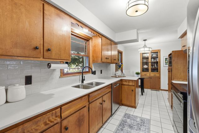 1620 Sumter Avenue N, Golden Valley, MN 55427