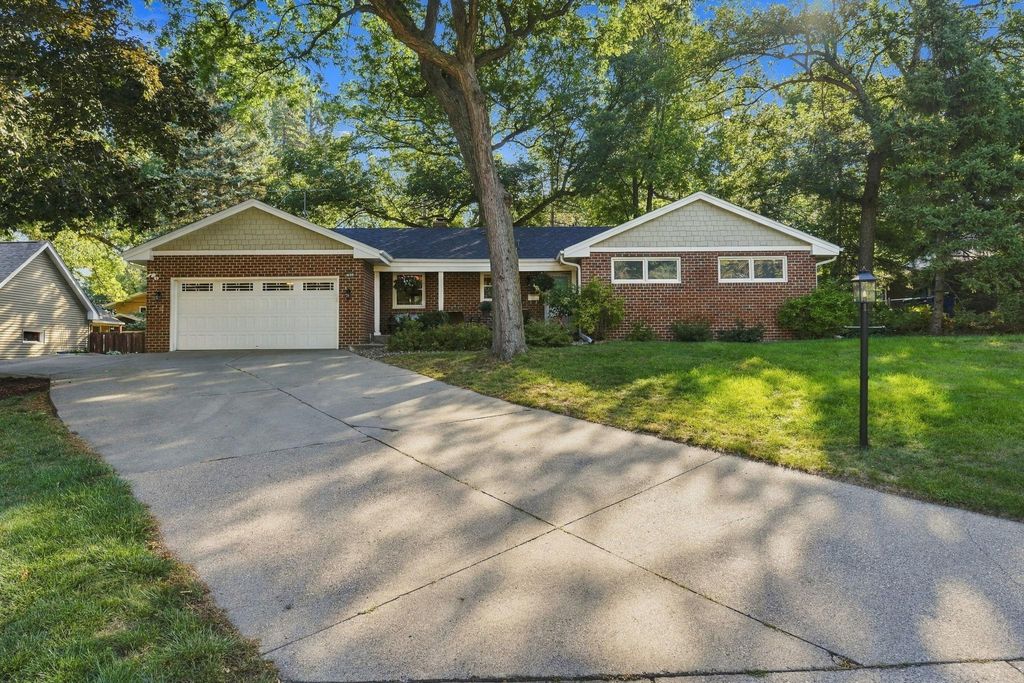 1620 Sumter Avenue N, Golden Valley, MN 55427 — exterior
