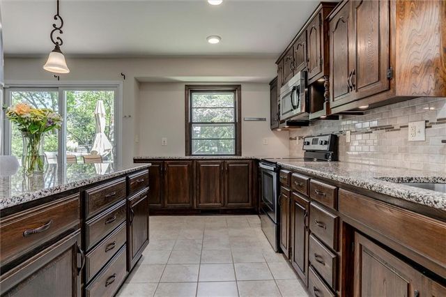 6701 CAENEN Avenue, Shawnee, KS 66216