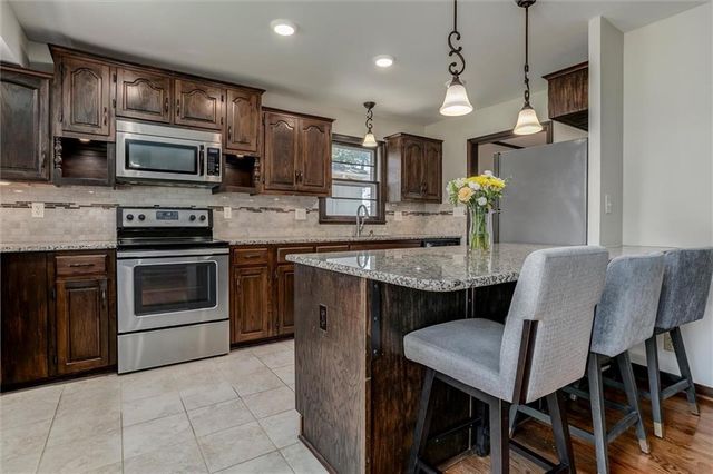 6701 CAENEN Avenue, Shawnee, KS 66216
