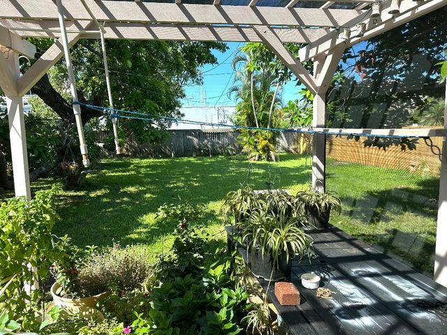 1075 James Road, Lantana, FL 33462