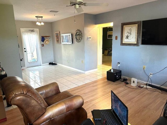 1075 James Road, Lantana, FL 33462
