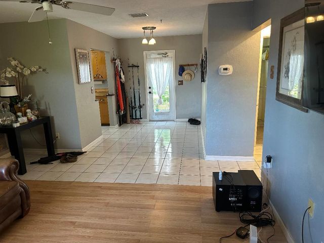 1075 James Road, Lantana, FL 33462