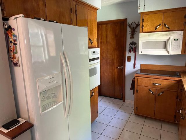 1075 James Road, Lantana, FL 33462