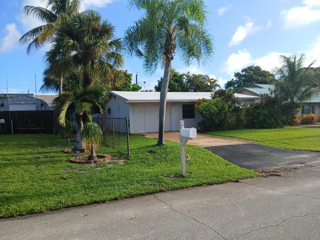 1075 James Road, Lantana, FL 33462