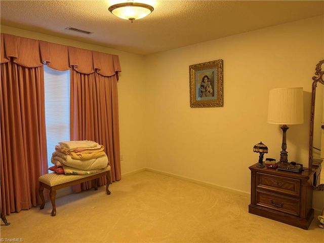 313 Quarterpath Lane, Jamestown, NC 27282