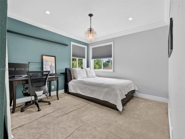 567 Live Oak Ln, Weston, FL 33327