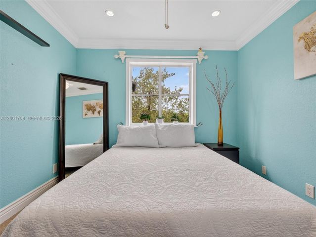 567 Live Oak Ln, Weston, FL 33327