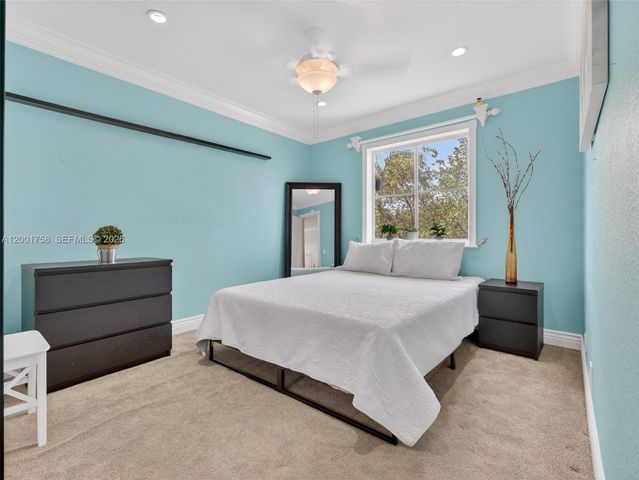 567 Live Oak Ln, Weston, FL 33327