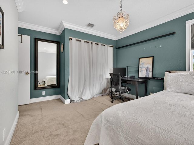 567 Live Oak Ln, Weston, FL 33327