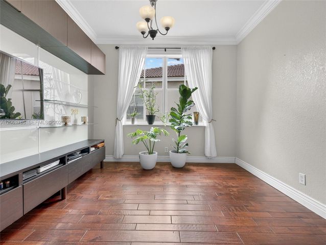 567 Live Oak Ln, Weston, FL 33327