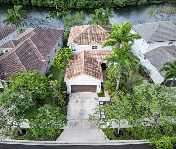 567 Live Oak Ln, Weston, FL 33327