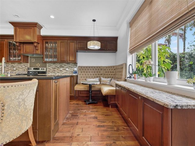 567 Live Oak Ln, Weston, FL 33327