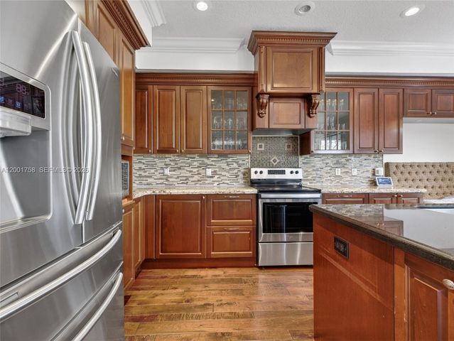 567 Live Oak Ln, Weston, FL 33327