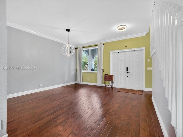 567 Live Oak Ln, Weston, FL 33327