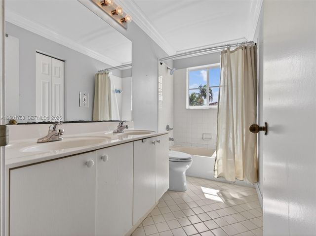 567 Live Oak Ln, Weston, FL 33327