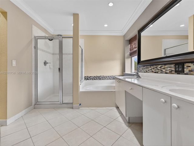 567 Live Oak Ln, Weston, FL 33327