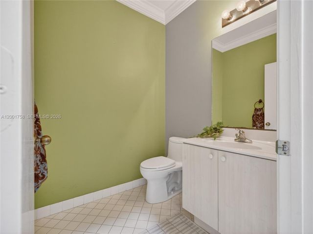 567 Live Oak Ln, Weston, FL 33327