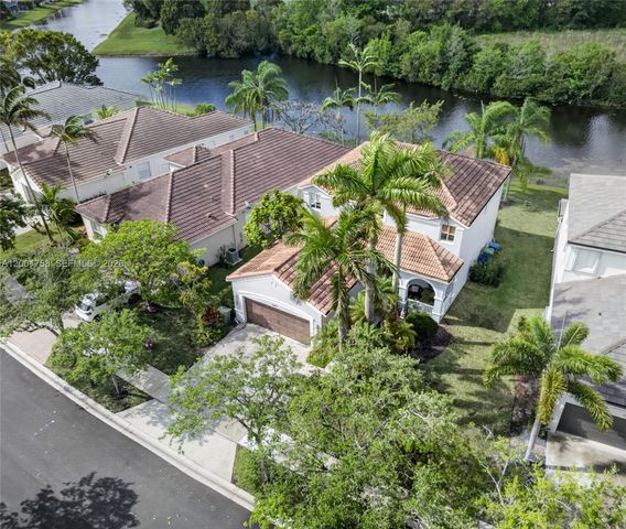 567 Live Oak Ln, Weston, FL 33327