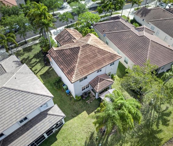 567 Live Oak Ln, Weston, FL 33327