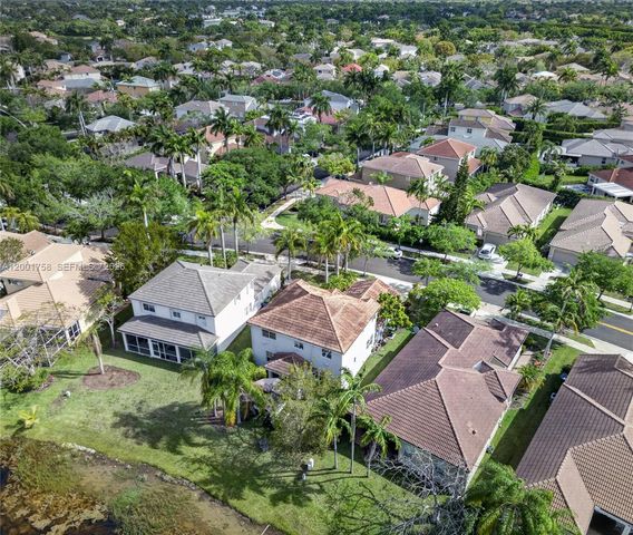 567 Live Oak Ln, Weston, FL 33327