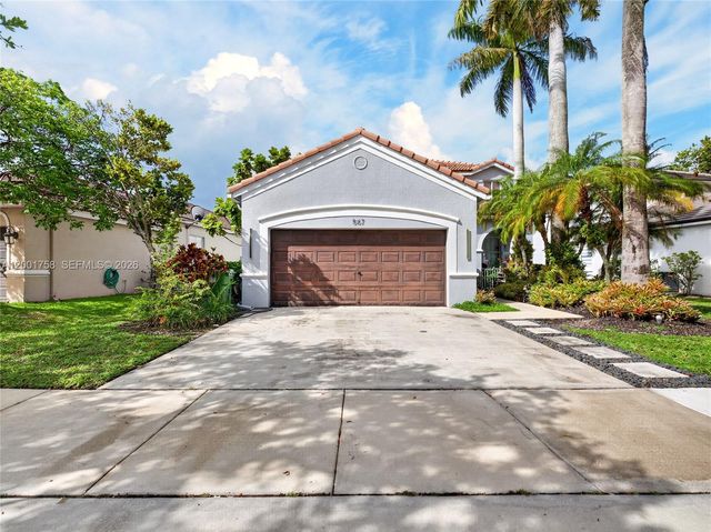 567 Live Oak Ln, Weston, FL 33327