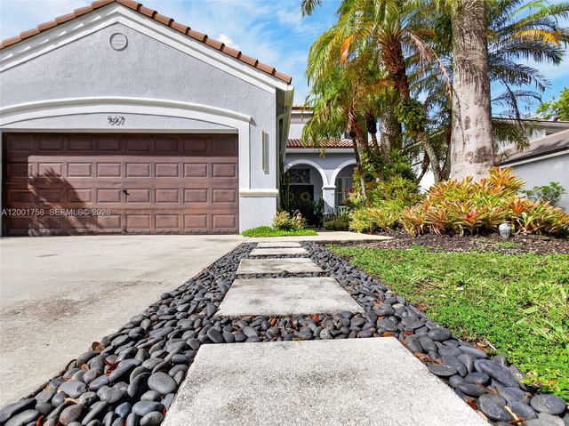 567 Live Oak Ln, Weston, FL 33327