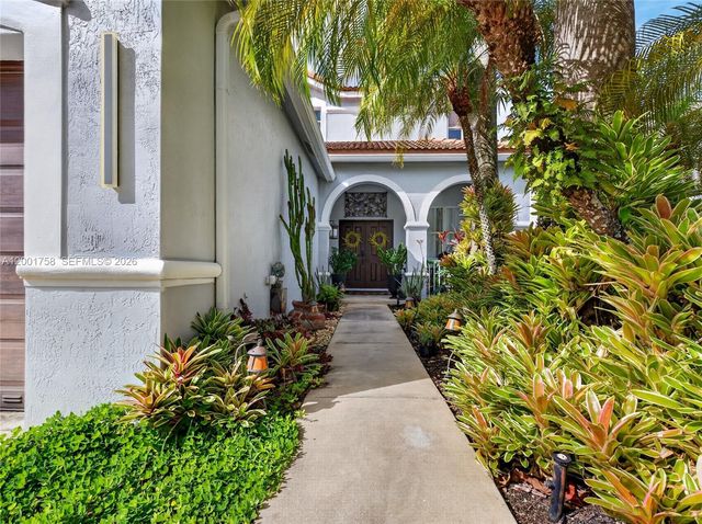 567 Live Oak Ln, Weston, FL 33327