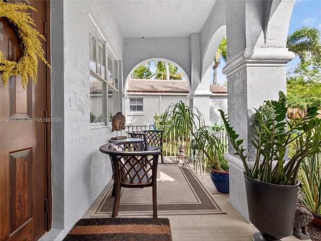 567 Live Oak Ln, Weston, FL 33327