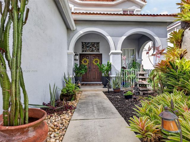 567 Live Oak Ln, Weston, FL 33327