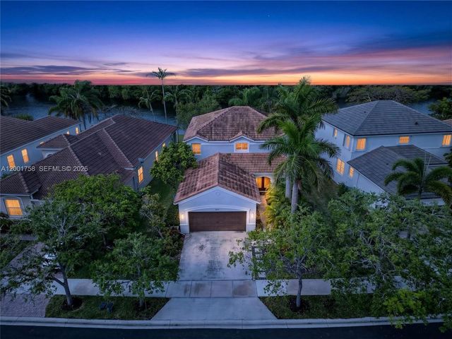 567 Live Oak Ln, Weston, FL 33327