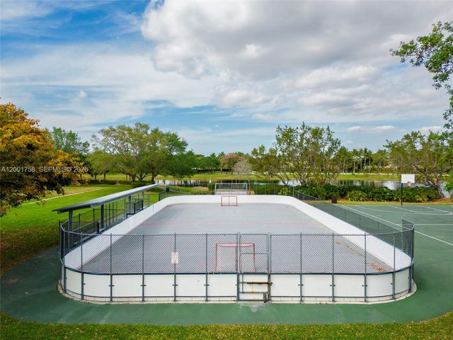 567 Live Oak Ln, Weston, FL 33327