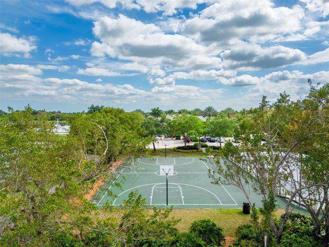 567 Live Oak Ln, Weston, FL 33327