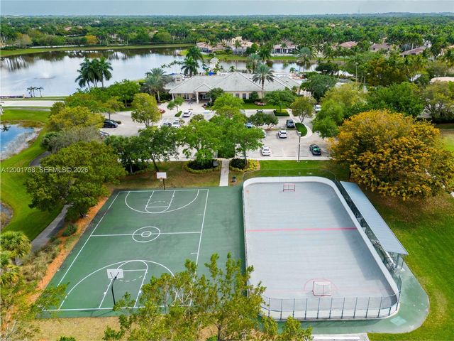 567 Live Oak Ln, Weston, FL 33327